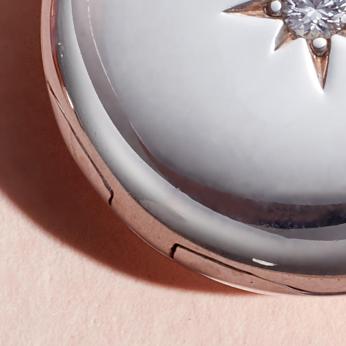 MEDIUM BIOGRAPHY LOCKET NECKLACE IN STERLING SILVER Hinge